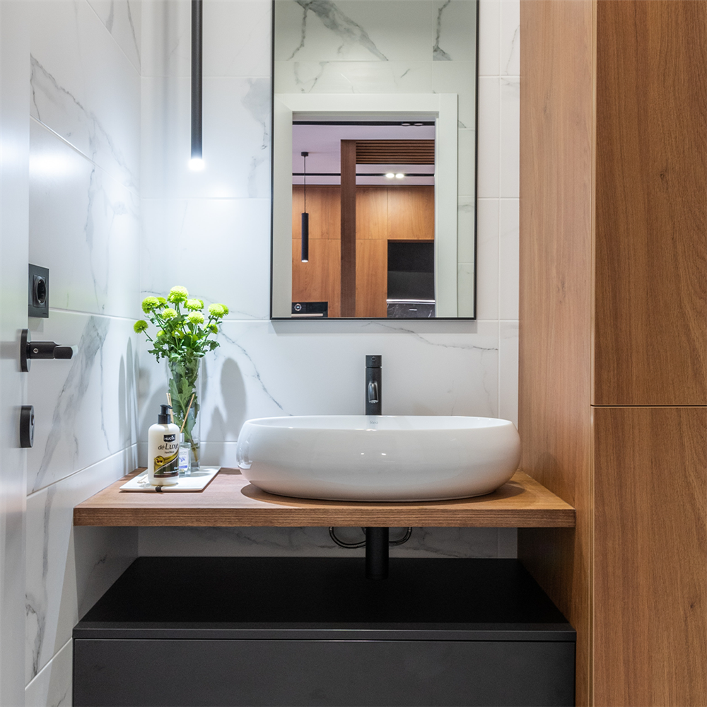 A large mirror in a small bathroom gives an illusion of space